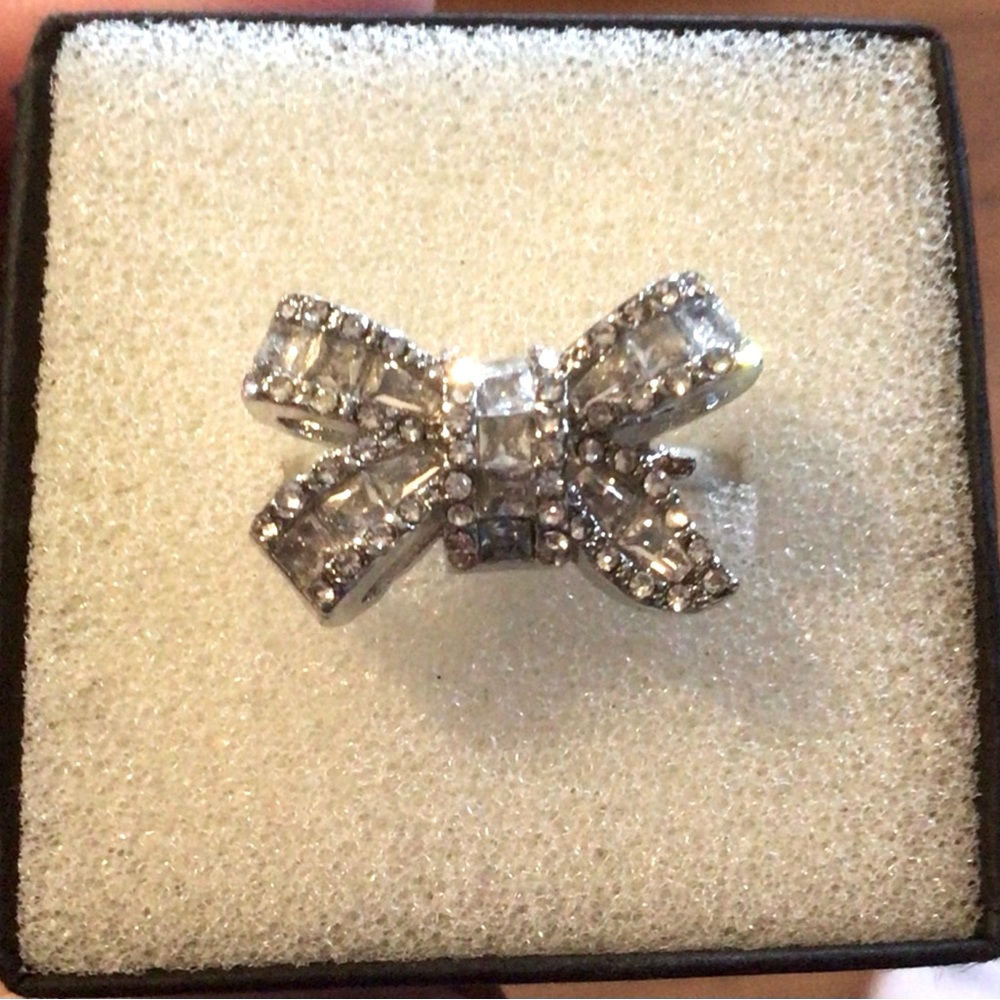 Elegant Silver Toned & Zircon Bow Ring